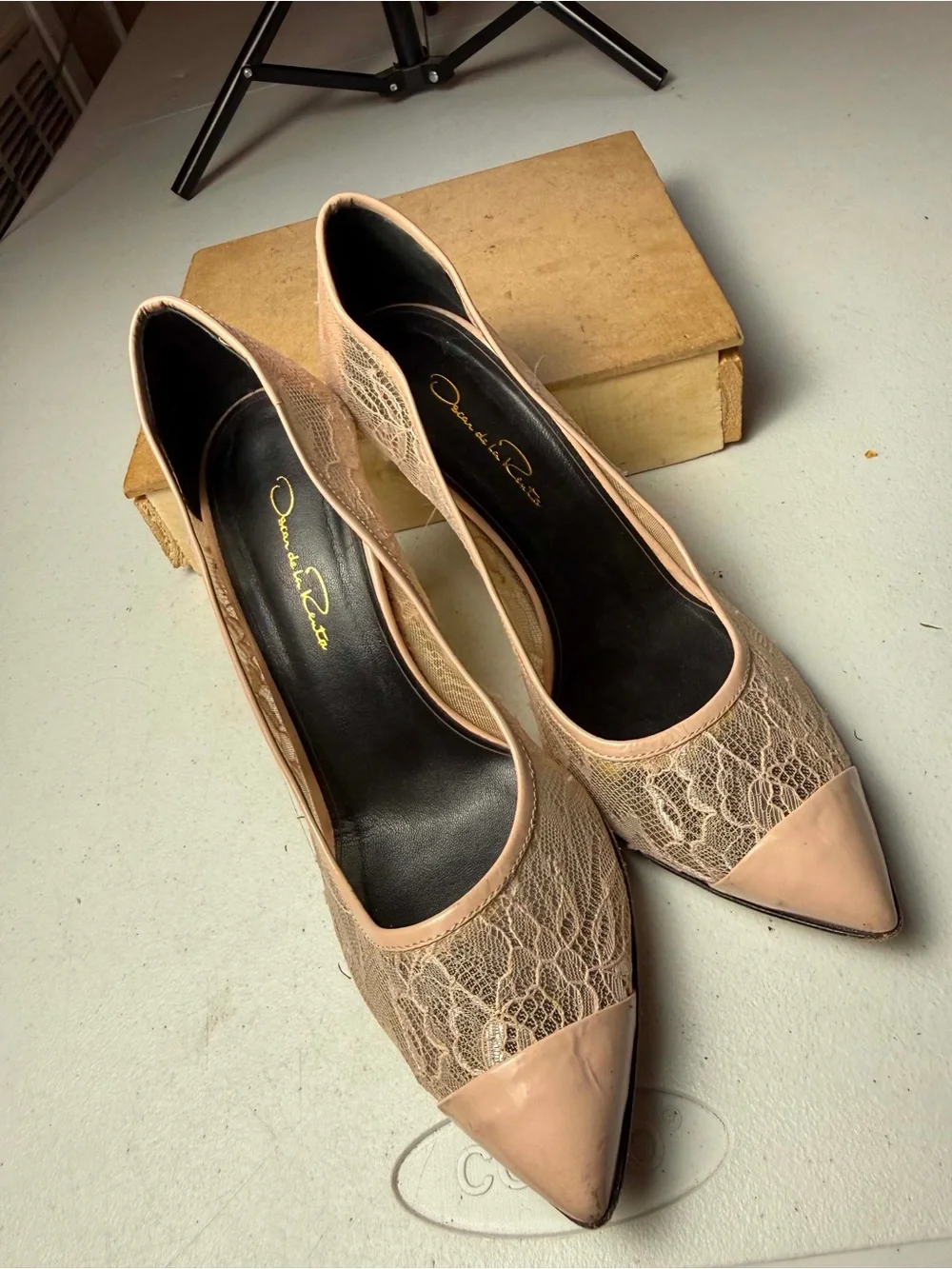 $640 Oscar de la Renta beige lace pumps Sz 38 / US 8
